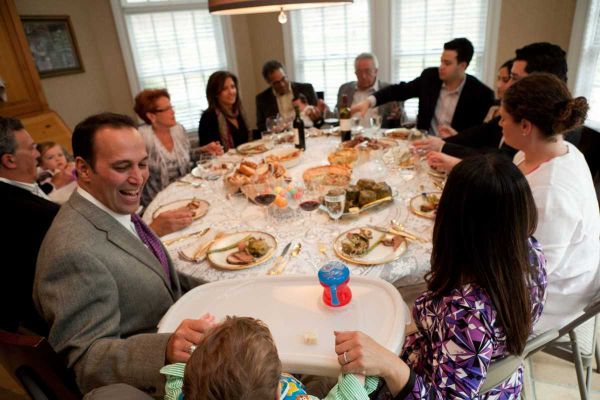 Dining Do’s and Don’ts for Holiday Celebrations